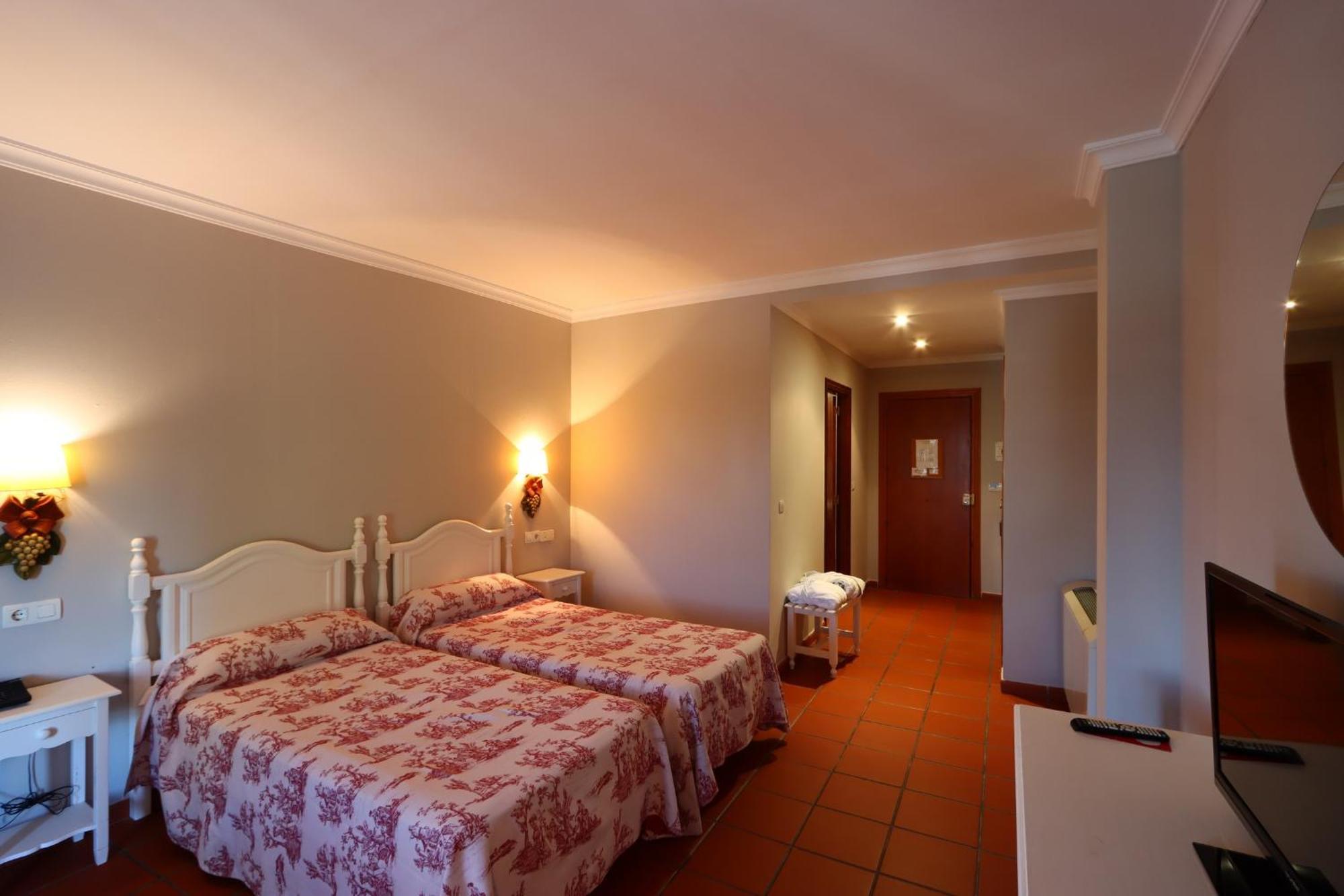 Hotel Varinia Serena - Balneario De Alange Exterior photo